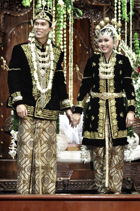 ... adat-Jawa-Tengah-pakaian-tradisional-Jawa-Tengah-baju-adat-Jawa-Tengah