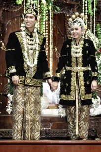 pakaian-adat-Jawa-Tengah-pakaian-tradisional-Jawa-Tengah-baju-adat-Jawa-Tengah